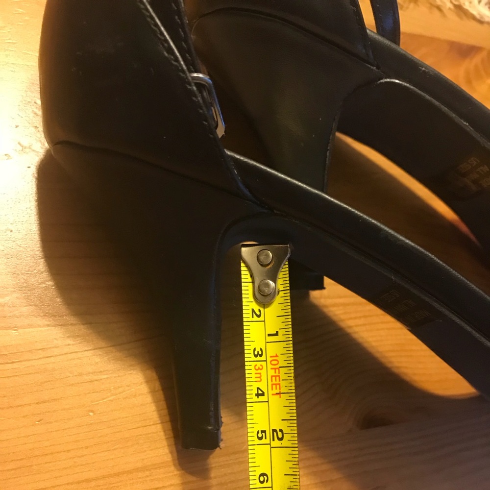 Black strappy heels - Picture 7 of 8